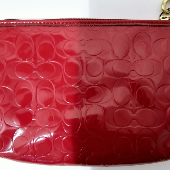 COACH PATENT LEATHER SIGNATURE WRISTLET - Picture 4 of 15